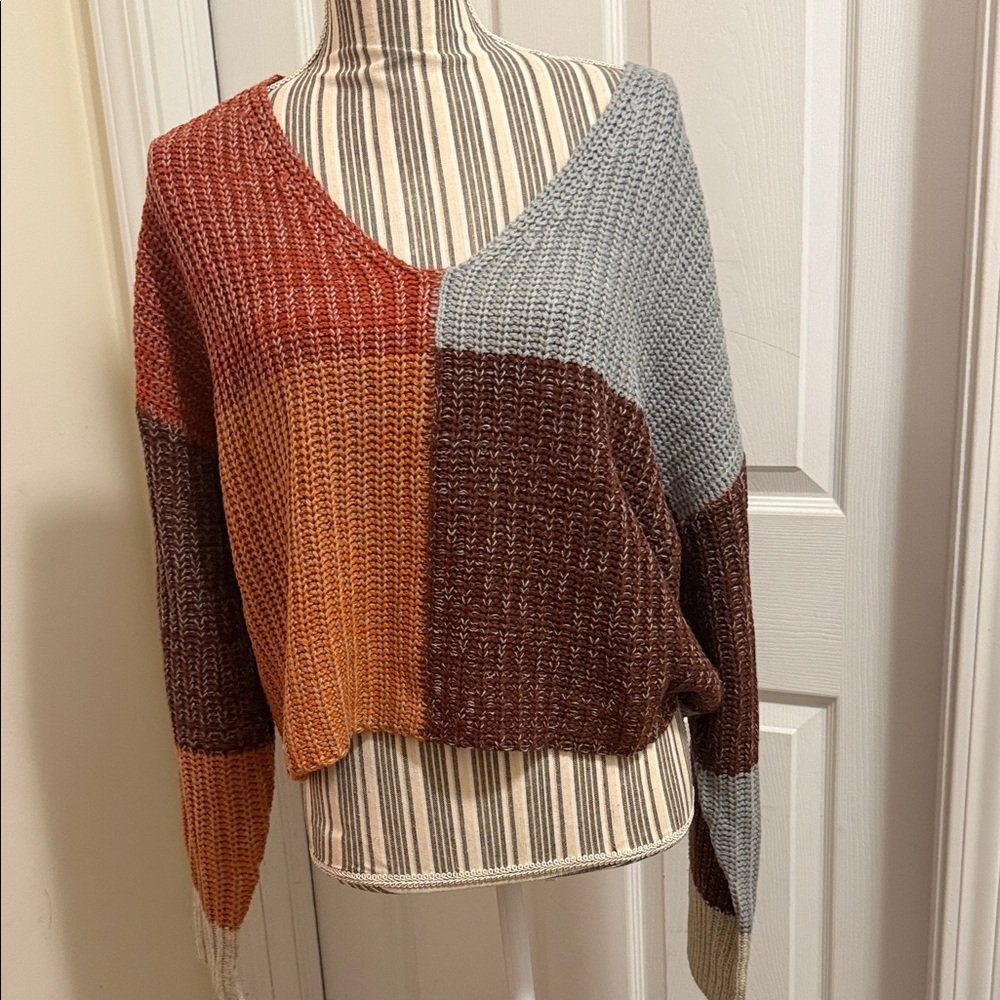 Colorblock V-Neck Women Sweater Cropped by Willow and Root